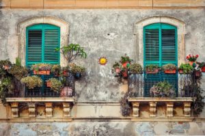 Składane meble ogrodowe – niezbędne na małym balkonie