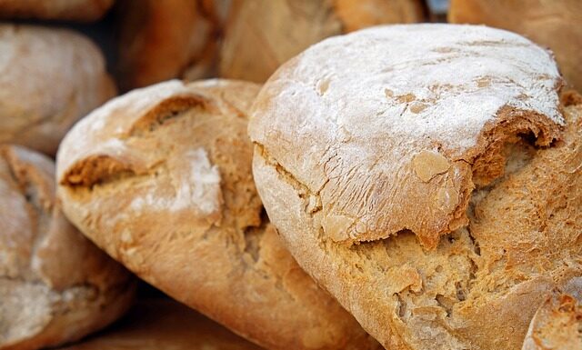 Co zrobić żeby skórka na chlebie była błyszcząca?